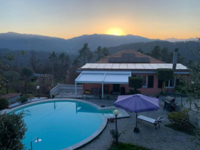 La casa nel verde con piscina